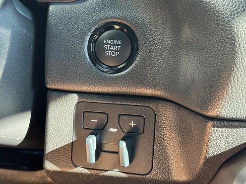 Used 2026 Toyota Tundra Limited AWD/4WD image 18