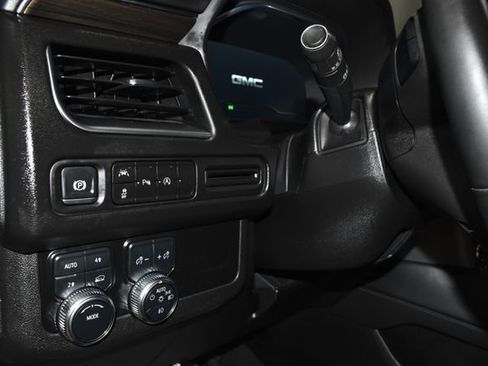 Used 2024 GMC Yukon SLE image 27