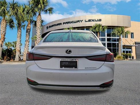 Certified 2025 Lexus ES 300h w/ Premium Package image 5