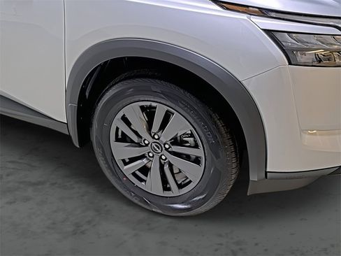 Certified 2025 Nissan Pathfinder S image 15