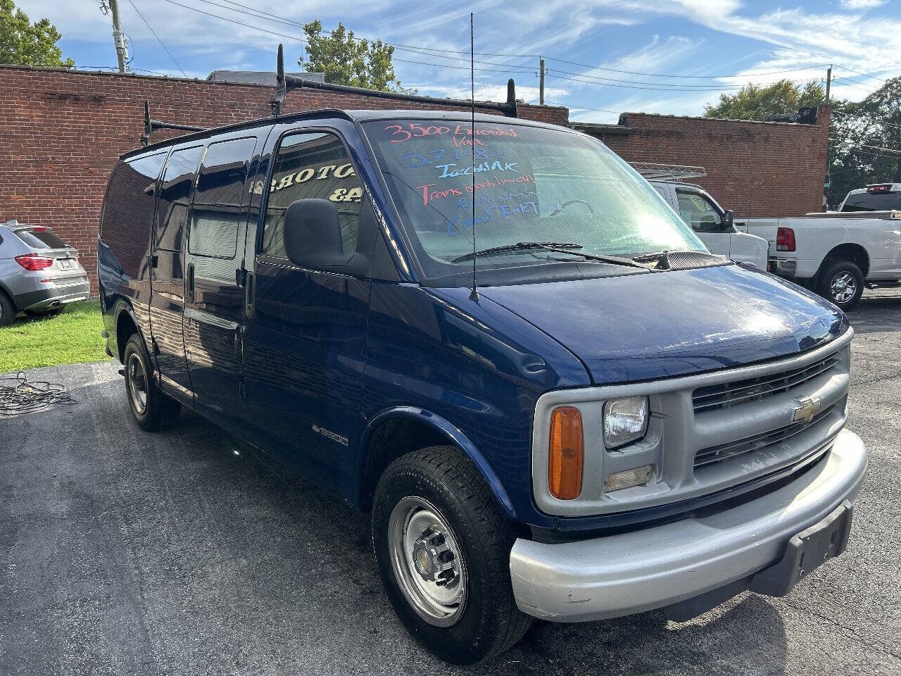 Used 2000 Chevrolet Express 3500 RWD image 6