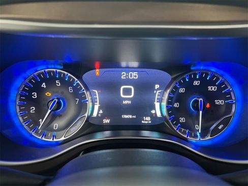 Used 2017 Chrysler Pacifica Touring-L Plus image 12