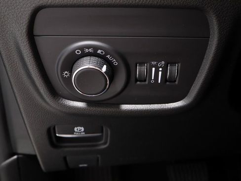 Used 2023 Jeep Grand Cherokee Altitude AWD/4WD image 27