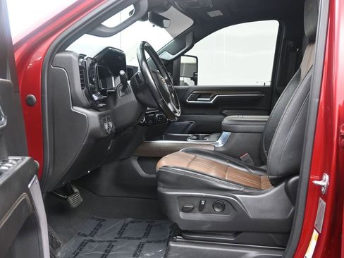 Used 2024 Chevrolet Silverado 2500 High Country w/ High Country Premium Package image 12