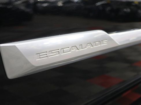 Used 2019 Cadillac Escalade Premium Luxury image 10