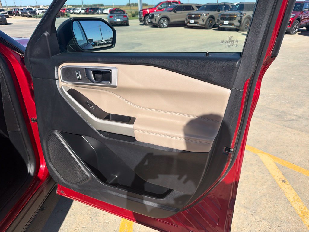 Used 2020 Ford Explorer XLT w/ Equipment Group 202A AWD/4WD image 41