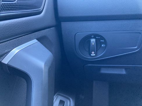 Certified 2024 Volkswagen Tiguan SE image 14