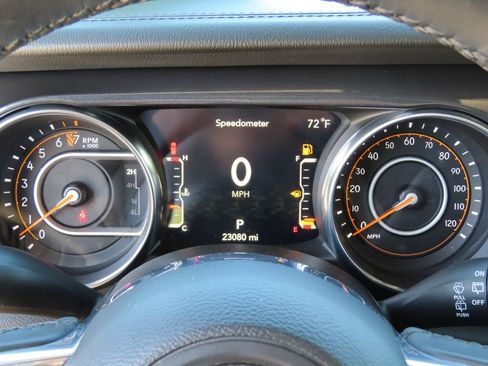 Used 2023 Jeep Wrangler Unlimited Sahara AWD/4WD image 17