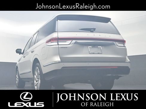Used 2023 Lincoln Navigator Reserve image 19