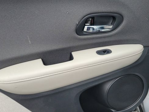 Used 2020 Honda HR-V LX image 15