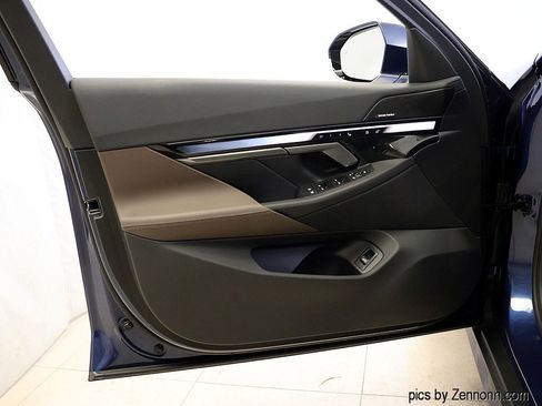 Certified 2025 BMW 540i xDrive image 28