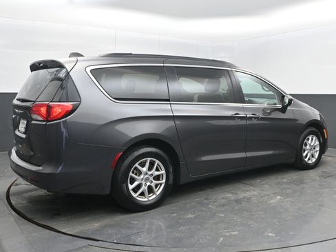 Used 2021 Chrysler Voyager Lxi image 9