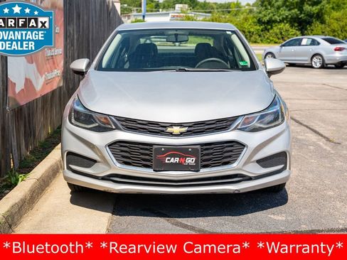Used 2018 Chevrolet Cruze LT w/ Convenience Package image 2