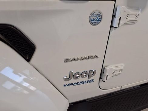 Used 2022 Jeep Wrangler Unlimited Sahara w/ Cold Weather Group AWD/4WD image 6
