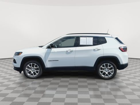 Used 2023 Jeep Compass Latitude AWD/4WD image 5