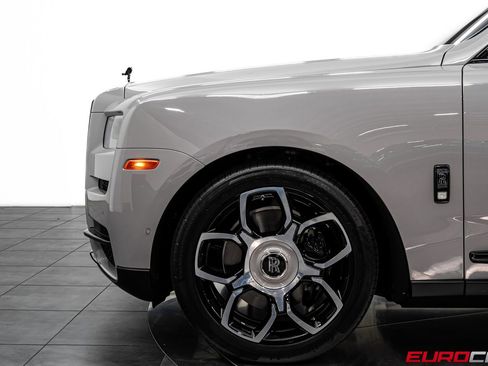 Used 2023 Rolls-Royce Cullinan Black Badge w/ Dark Exterior Package image 15