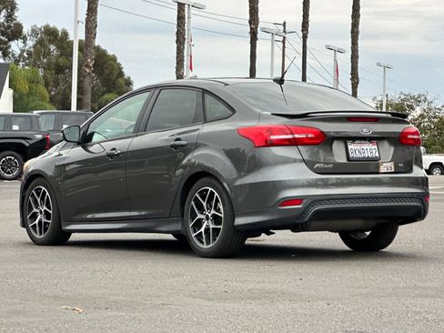 Used 2015 Ford Focus SE w/ SE Sport Package image 3