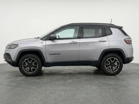 Used 2025 Jeep Compass Trailhawk image 5