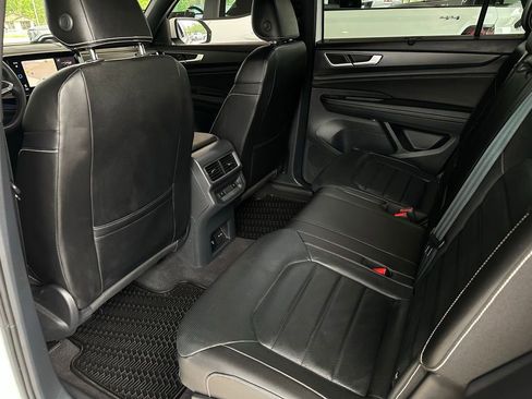 Used 2024 Volkswagen Atlas Cross Sport SEL R-Line AWD/4WD image 16