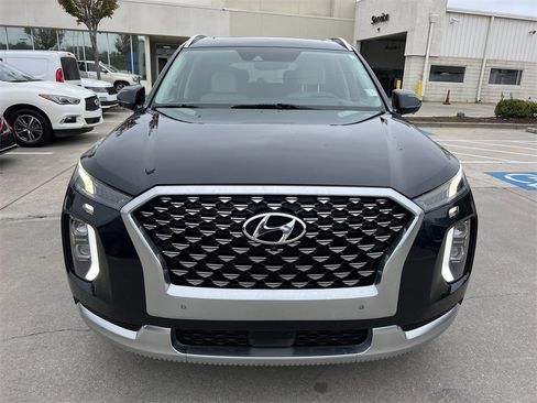Used 2021 Hyundai Palisade Calligraphy image 2