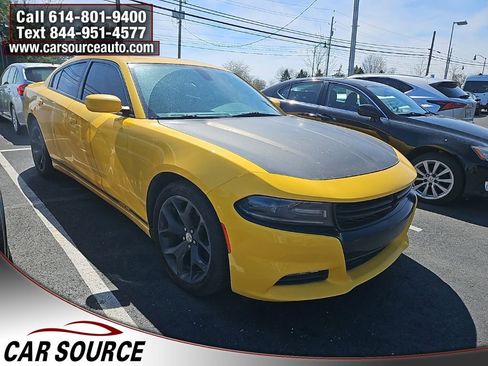 Used 2017 Dodge Charger SXT w/ Plus Group RWD image 1