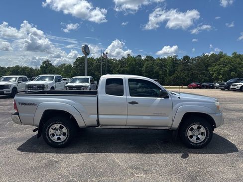 Used 2012 Toyota Tacoma PreRunner w/ TRD Off-Road Pkg RWD image 19