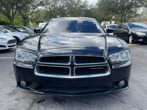 Used 2013 Dodge Charger SE RWD image 4