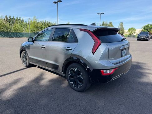 Used 2023 Kia Niro Wind w/ Wind Preserve Package FWD image 5