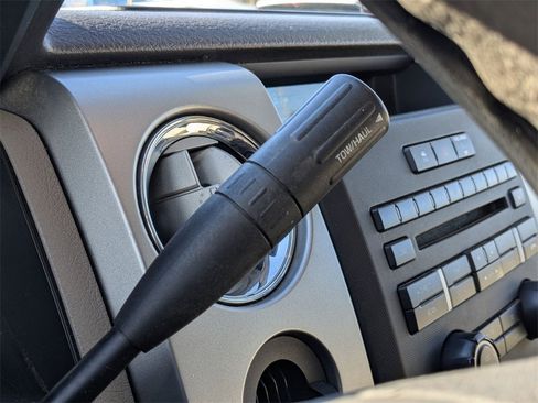 Used 2010 Ford F150 XLT image 12