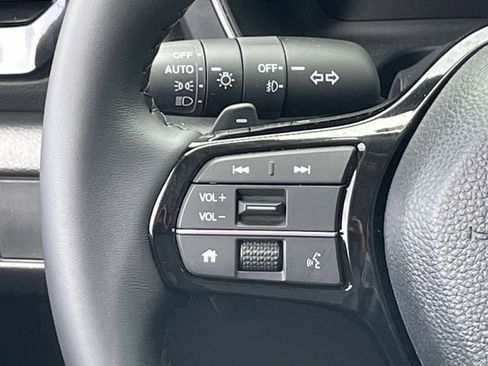 Used 2025 Honda Pilot Touring image 14