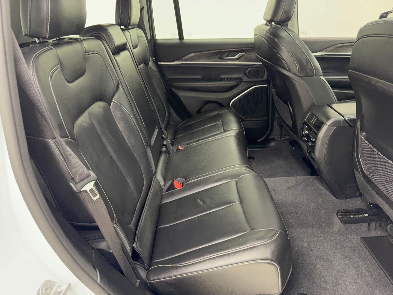 Used 2022 Jeep Grand Cherokee Limited RWD image 29