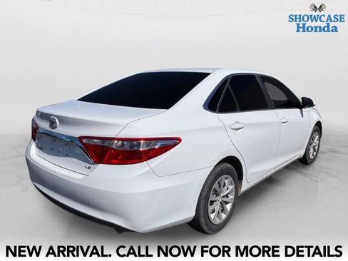 Used 2017 Toyota Camry LE image 5