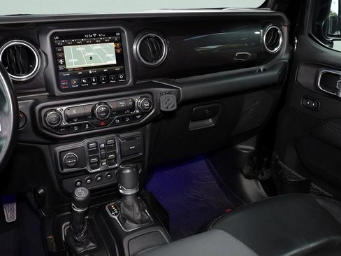 Used 2020 Jeep Wrangler Unlimited Sahara AWD/4WD image 30