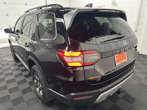 Used 2024 Honda Pilot TrailSport image 8