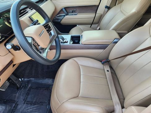 Used 2025 Land Rover Range Rover SE image 13
