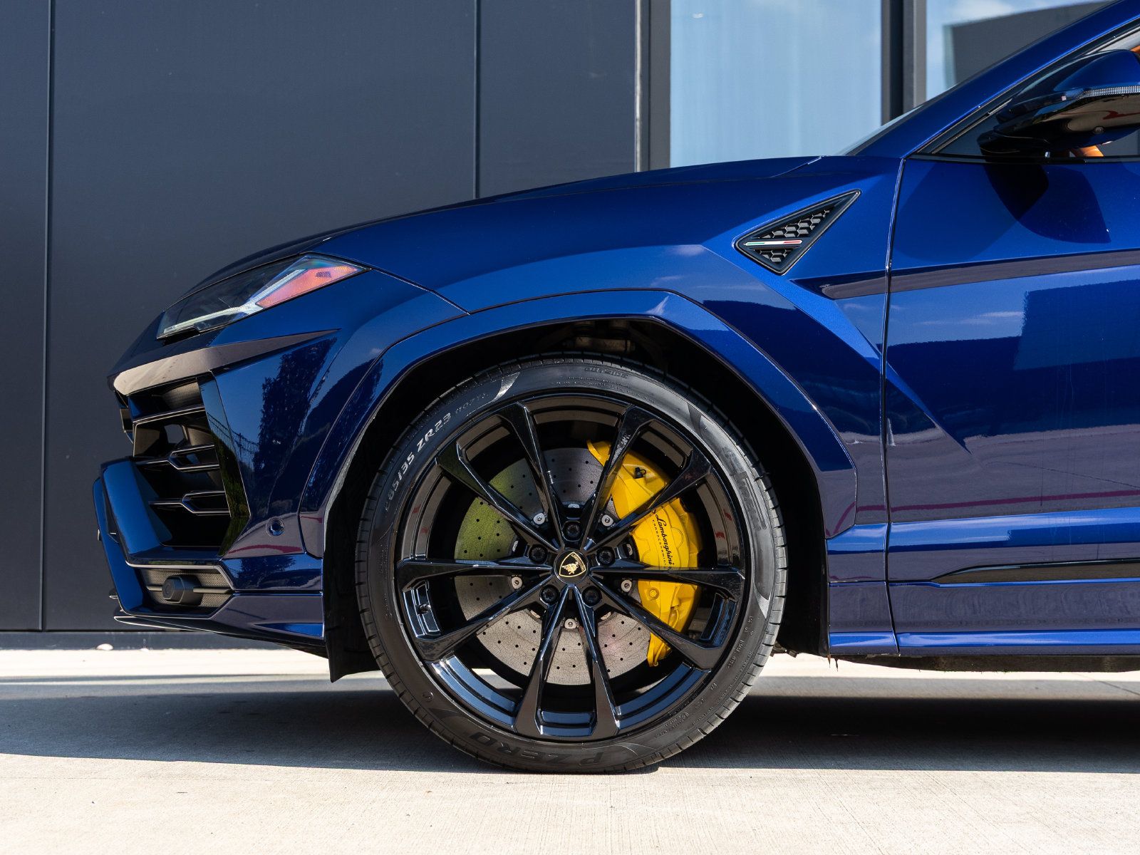 Used 2021 Lamborghini Urus AWD/4WD image 11