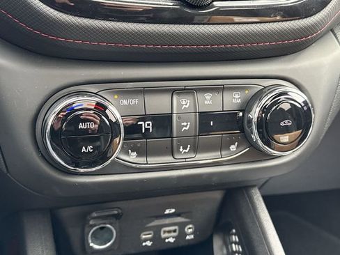 Used 2021 Chevrolet TrailBlazer RS w/ Sun and Liftgate Package image 21