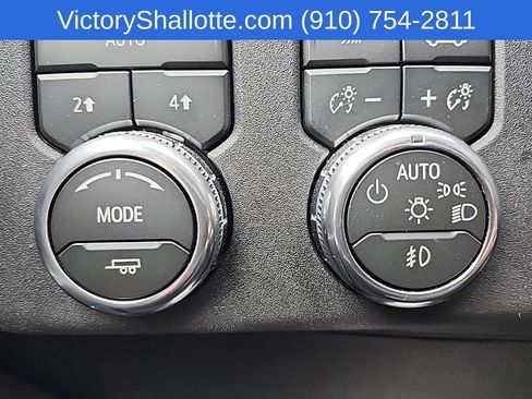 Used 2026 GMC Sierra 1500 SLT AWD/4WD image 6