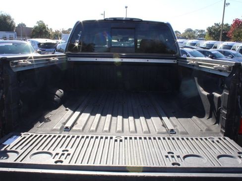 Used 2019 Nissan Titan SV w/ SV Convenience Package image 39