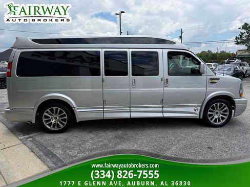 Used 2019 Chevrolet Express 2500 Extended w/ Enhanced Convenience Package RWD image 7