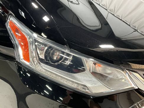 Used 2020 Chevrolet Traverse LT FWD image 28