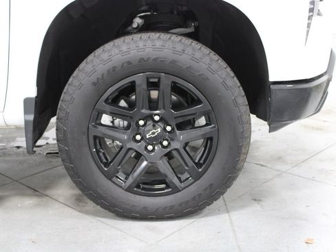 Used 2025 Chevrolet Silverado 1500 LT Trail Boss w/ LT Trail Boss Premium Package AWD/4WD image 16