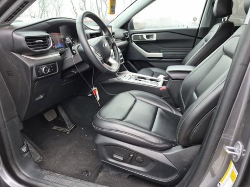 Used 2024 Ford Explorer XLT w/ Equipment Group 202A RWD image 8