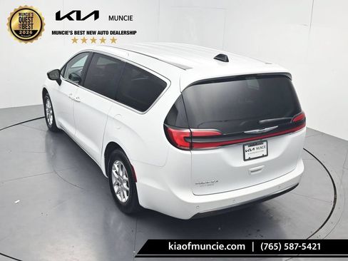 Used 2024 Chrysler Pacifica Touring-L FWD image 47