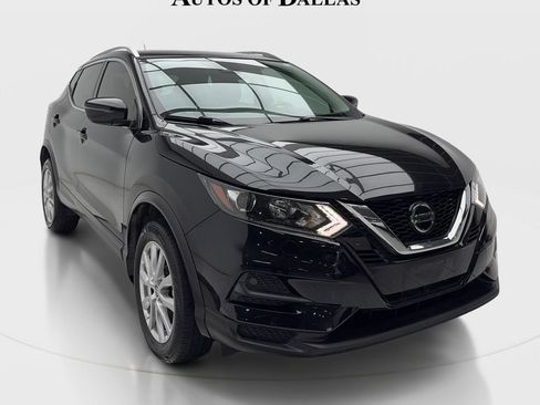 Used 2020 Nissan Rogue Sport SV FWD image 2