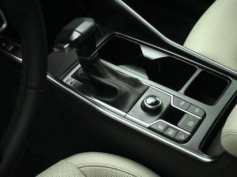 Certified 2025 Kia Sorento S FWD image 49