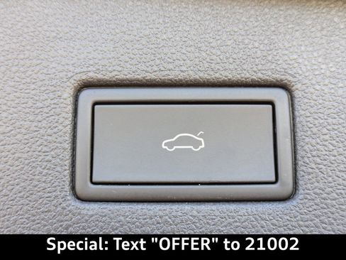 Used 2022 Volkswagen Tiguan SE w/ Panoramic Sunroof Package image 14