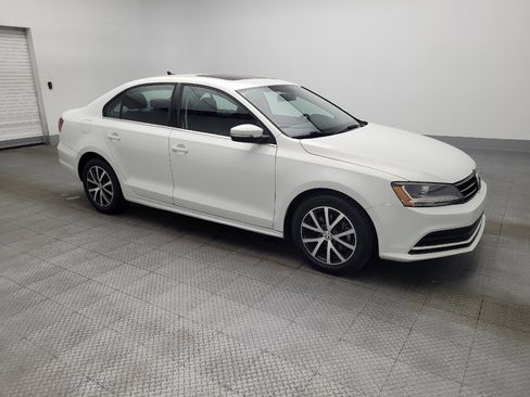 Used 2017 Volkswagen Jetta SE image 11