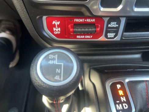Used 2022 Jeep Wrangler Rubicon AWD/4WD image 19