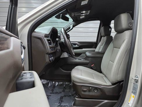 Used 2022 Chevrolet Tahoe LT w/ Luxury Package AWD/4WD image 15